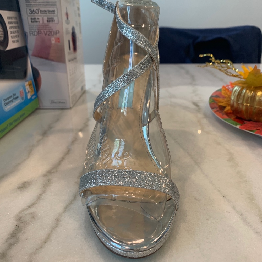 Betsey Johnson- women’s Andi Fabric Open Toe US 9
